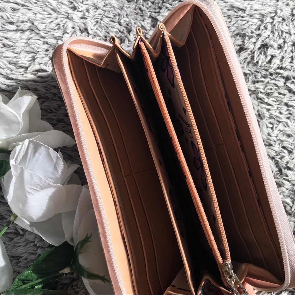 GUESS Wallet - Picture 3 of 3
